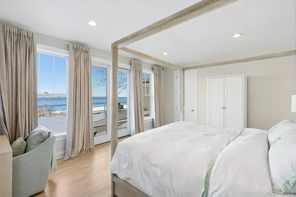 $3,990,000 | 11 Bayview Drive, Hampton Bays, NY 11946