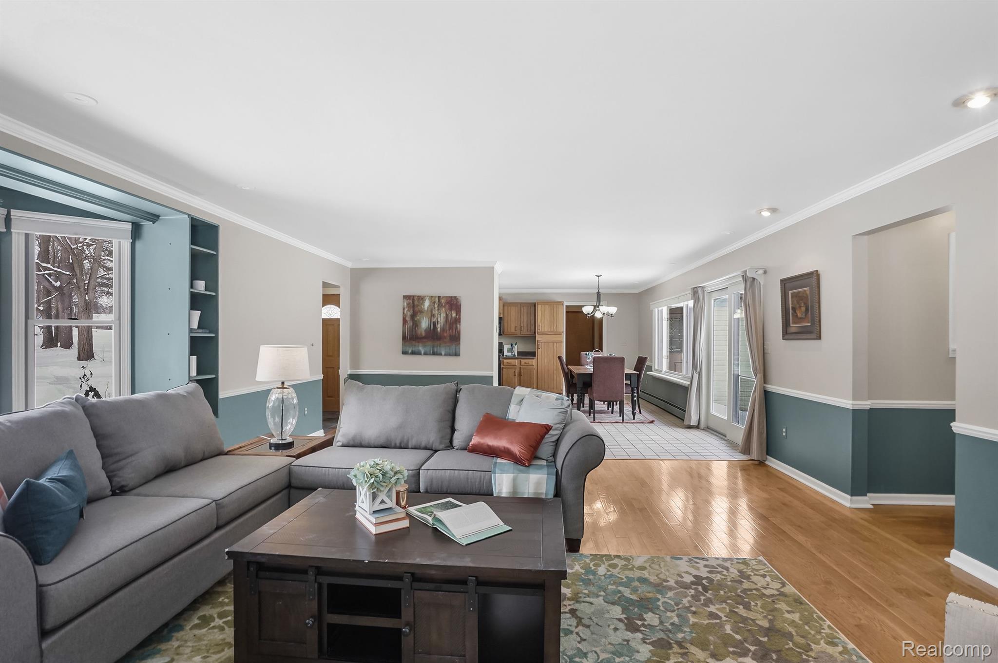 9310 Denton Hill Road Fenton, MI 48430 - Photo 6 of 33 Living Room