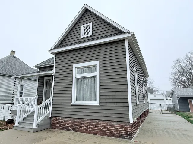 $139,900 | 421 North Grant Street, Clinton, IL 61727