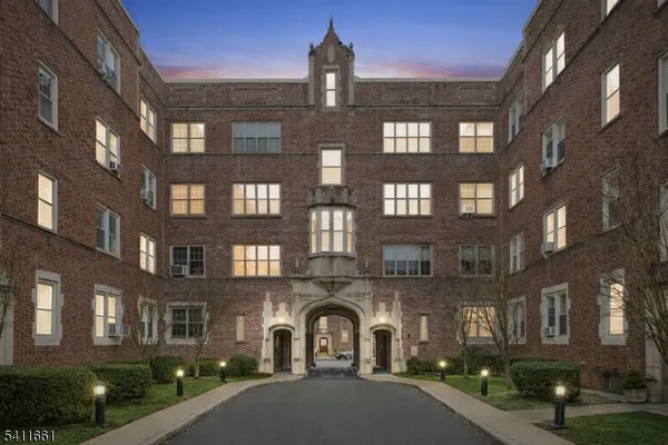 $375,000 | 133 Summit Avenue, Unit 16, Summit, NJ 07901