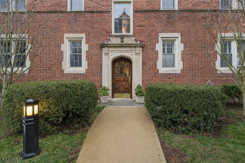 133 Summit Avenue, Unit 16 Summit, NJ 07901 - Photo 2 of 14