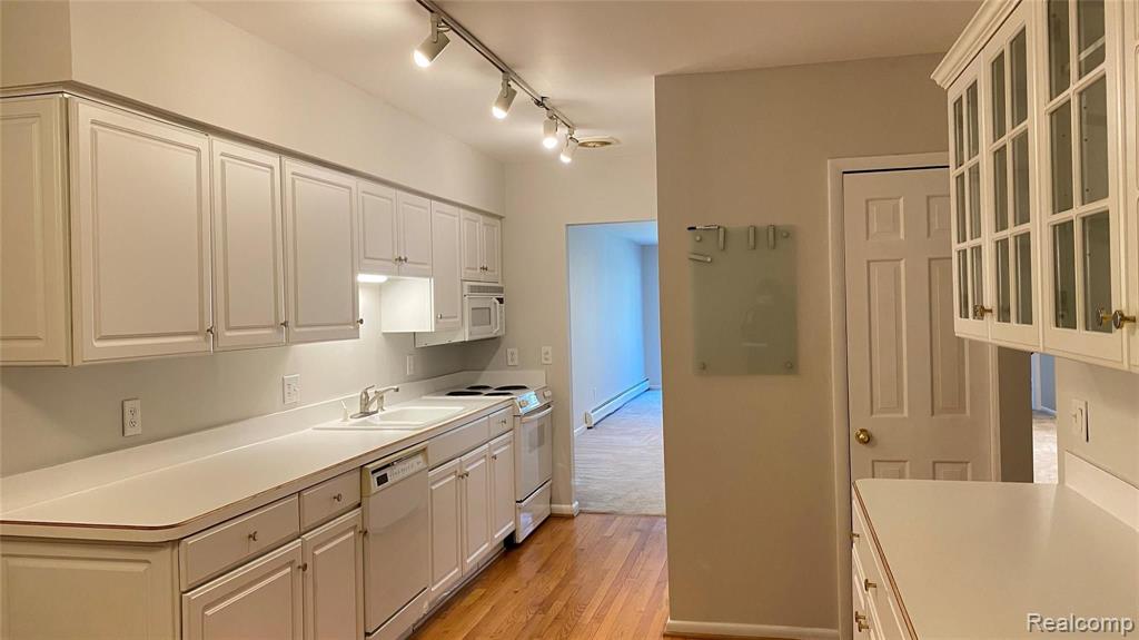 1725 Tiverton Road, Unit 4 Bloomfield Hills, MI 48304 - Photo 7 of 23