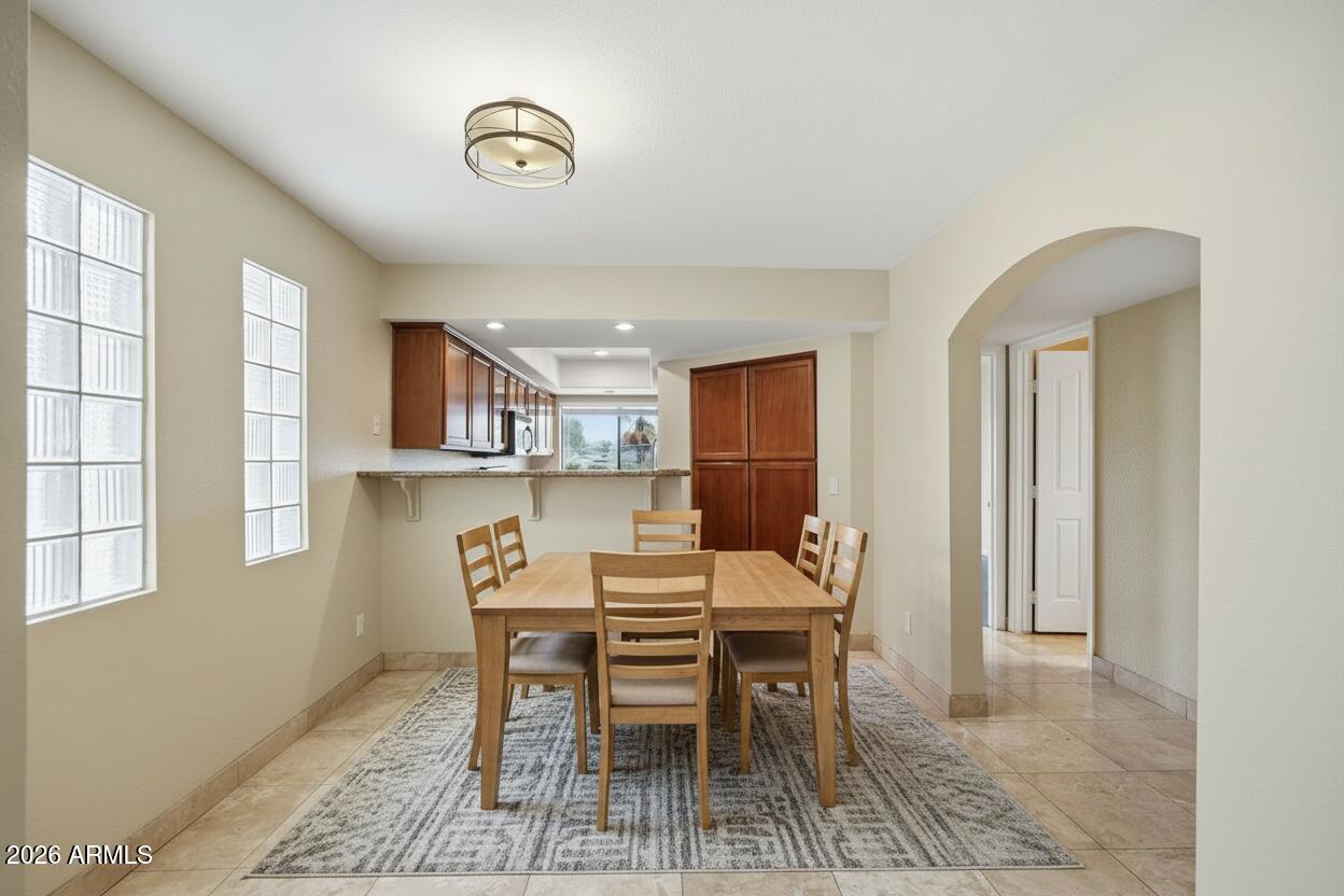 3235 East Camelback Road, Unit 211 Phoenix, AZ 85018 - Photo 6 of 17 Dining Area / Kitchen