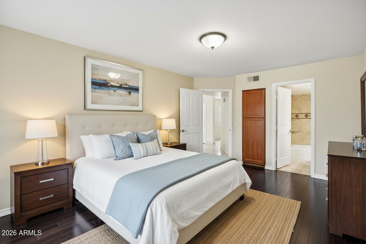 3235 East Camelback Road, Unit 211 Phoenix, AZ 85018 - Photo 8 of 17 Primary Bedroom