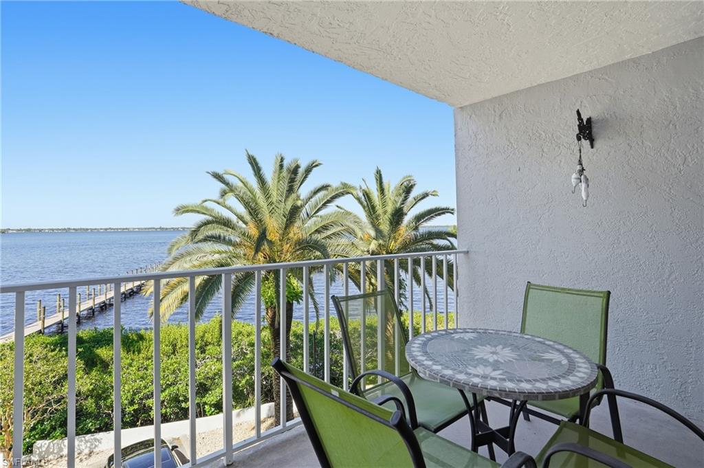 2875 Palm Beach Boulevard, Unit 202 Fort Myers, FL 33916 - Photo 10 of 38 a dining room with furniture and a potted plant