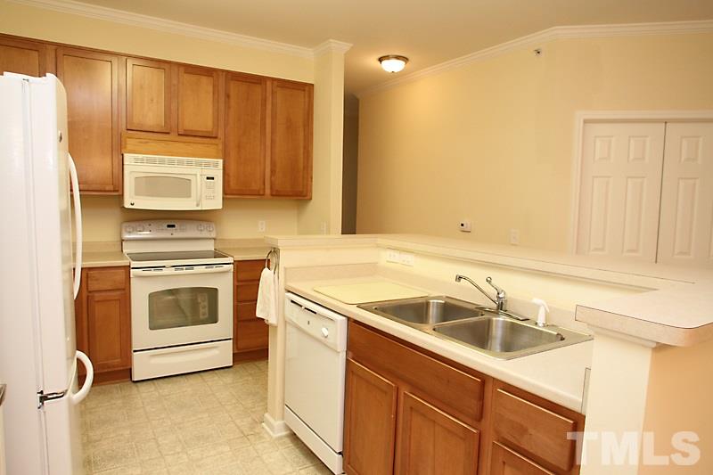 523 Weather Ridge Lane, Unit 523 Cary, NC 27513 - Photo 9 of 18 Gallery Image 9