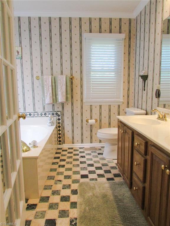 1612 Penny Road High Point, NC 27265 - Photo 26 of 46 Primary Ensuite Bath