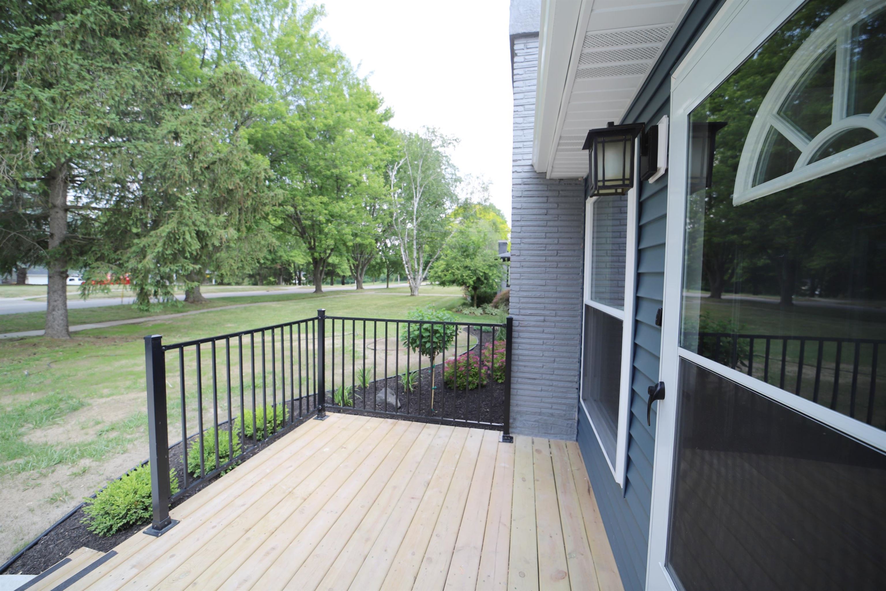 368 West River Road Flushing, MI 48433 - Photo 3 of 28