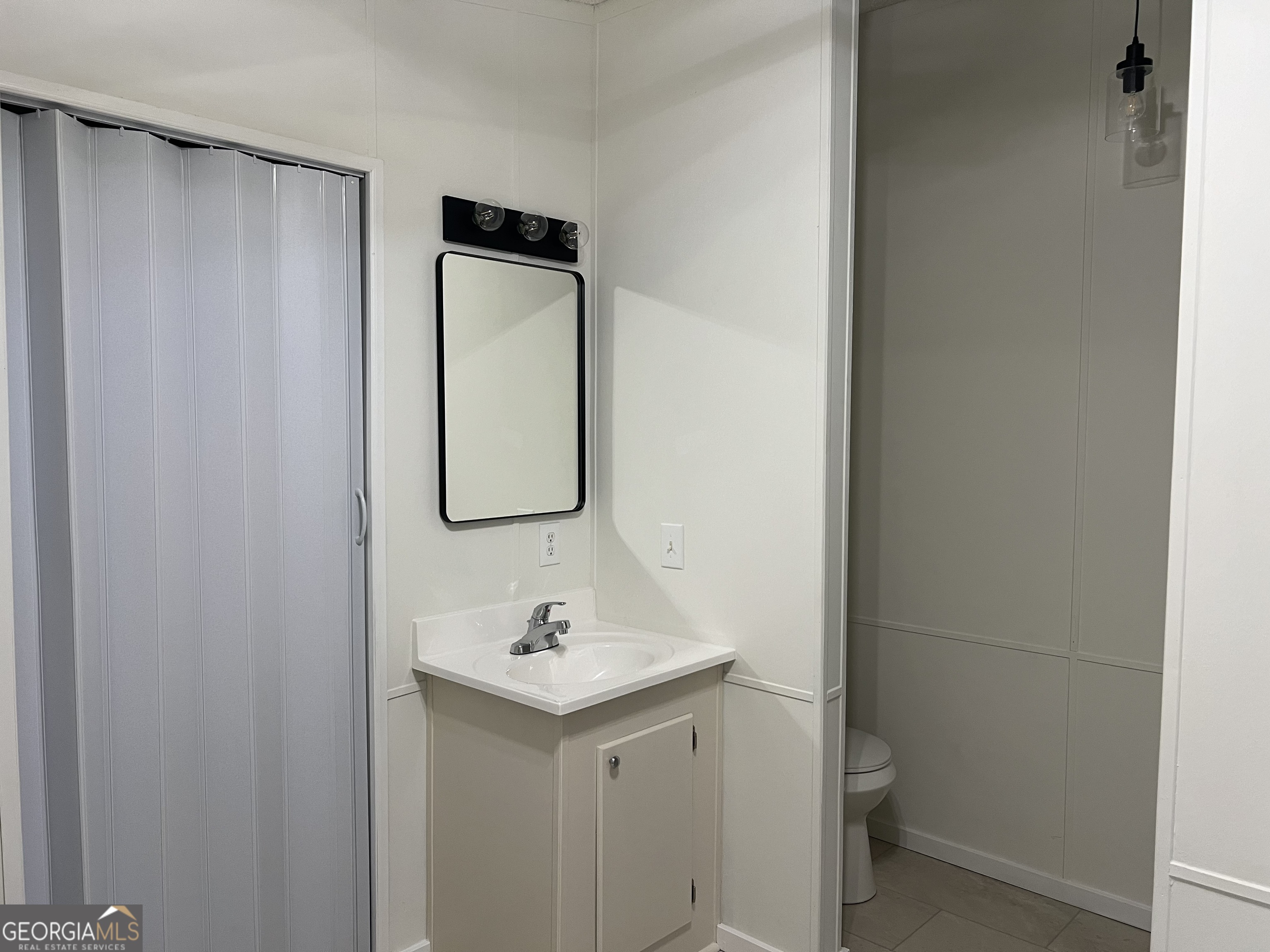 178 Edna Circle Thomaston, GA 30286 - Photo 28 of 31 a bathroom with a sink toilet and mirror