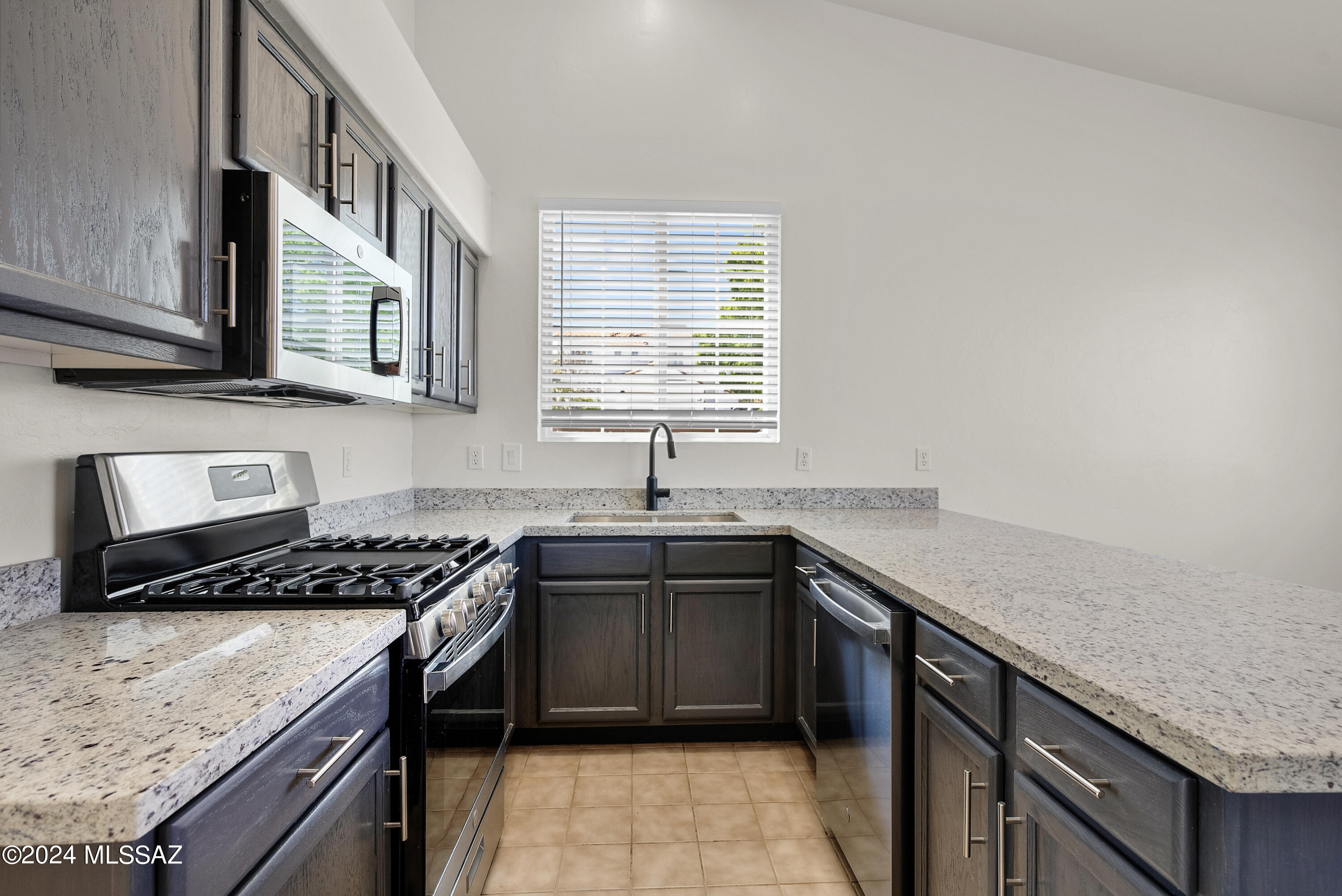 320 Assisi Court Rio Rico, AZ 85648 - Photo 12 of 35
