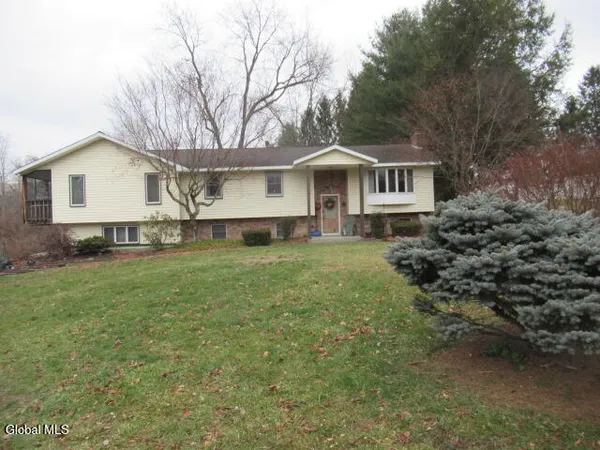 $450,000 | 17 Holland Lane, Schodack, NY 12033