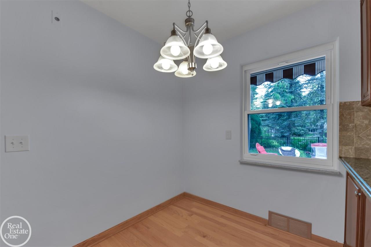 860 Shoreham Road Grosse Pointe, MI 48236 - Photo 23 of 43 50016432-22.JPG