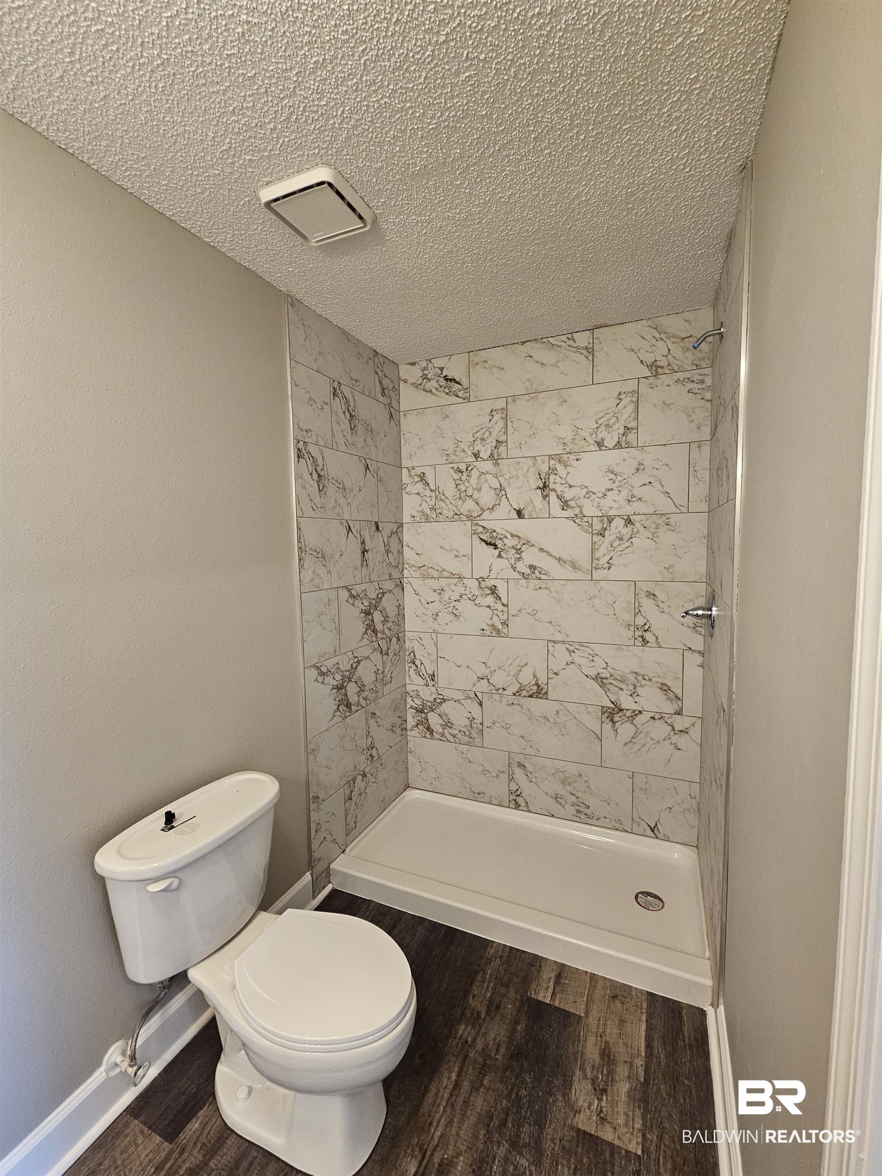 343 Ridgewood Drive Daphne, AL 36526 - Photo 21 of 26 Bathroom