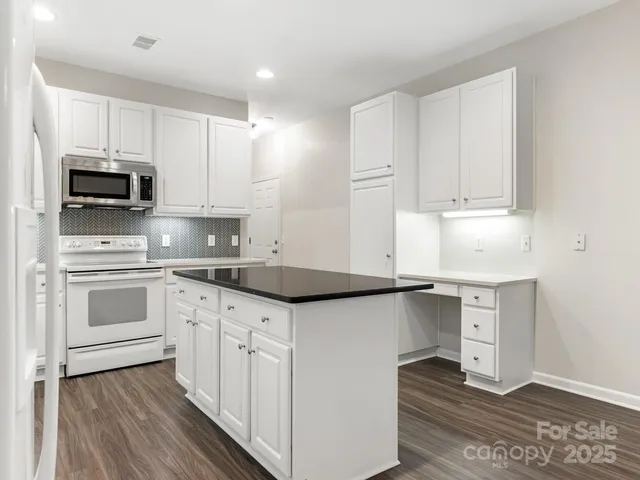 $450,000 | 8615 Tayland Cellers Court, Charlotte, NC 28277