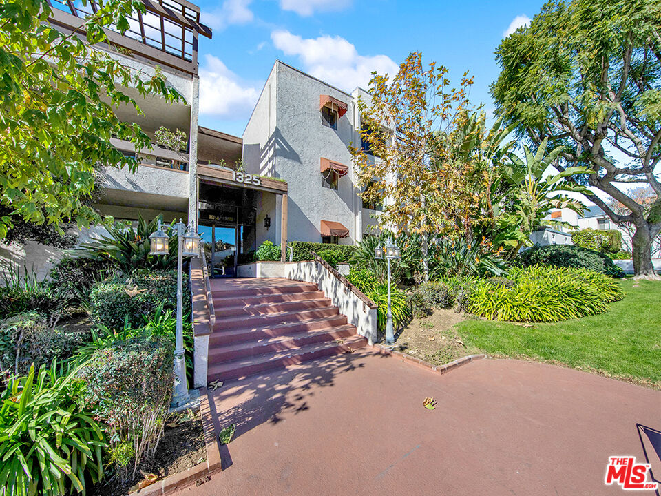 1325 Valley View Road, Unit 201 Glendale, CA 91202 - Photo 8 of 36