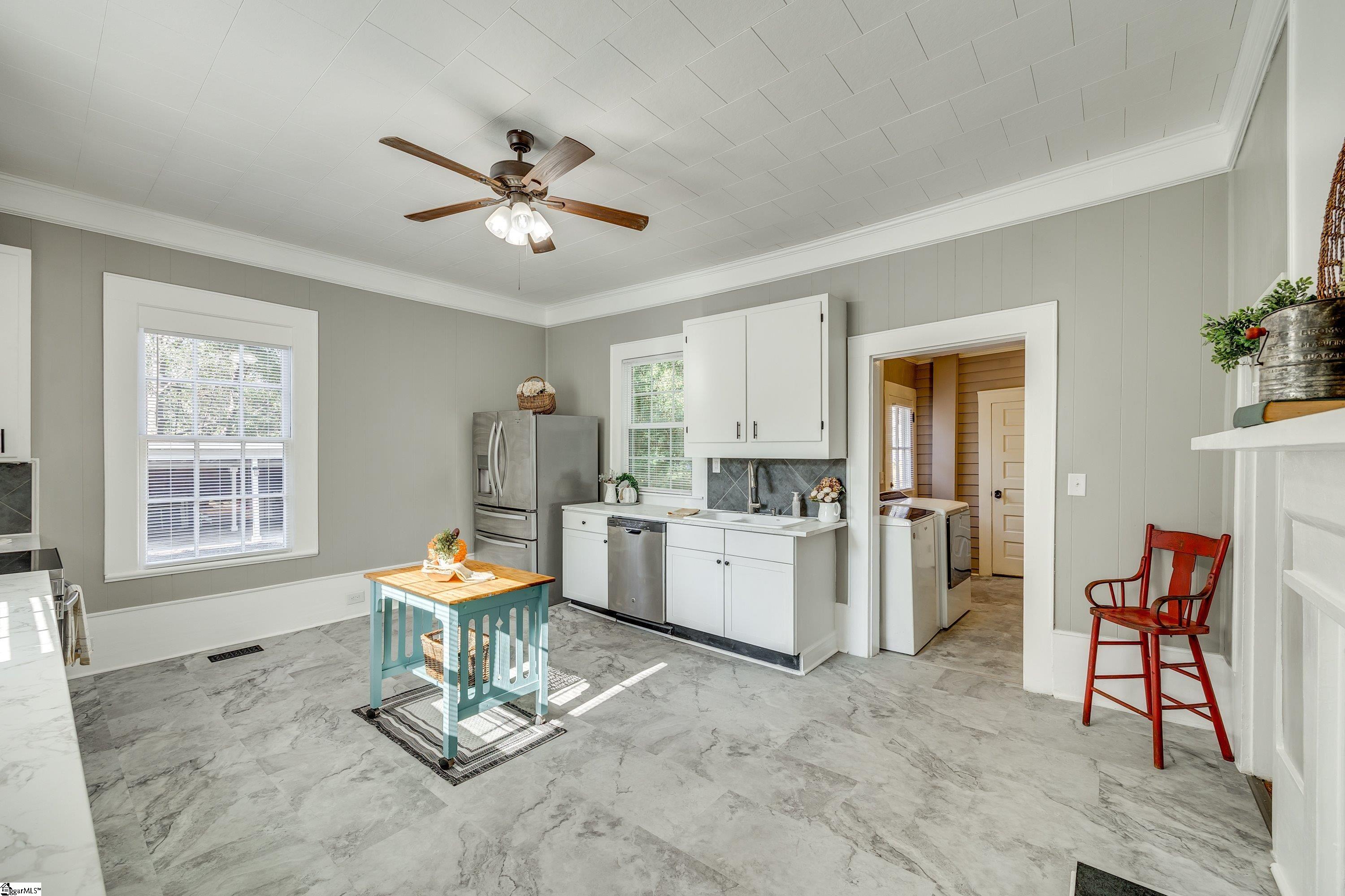 203 Kings Mountain Street Clover, SC 29710 - Photo 9 of 33