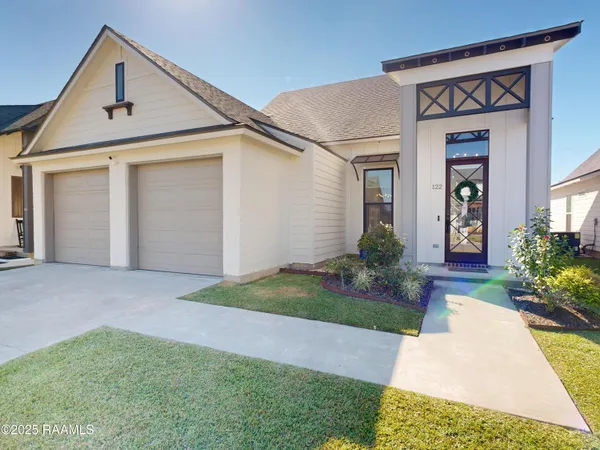 $343,000 | 122 Lakes Edge Drive, Broussard, LA 70518