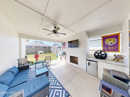 $343,000 | 122 Lakes Edge Drive, Broussard, LA 70518