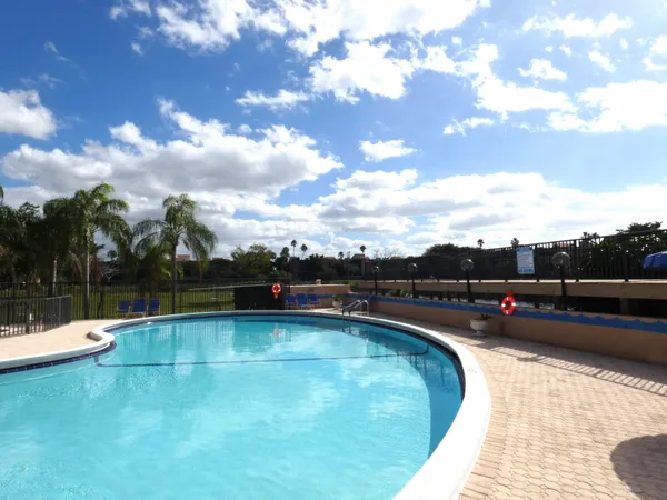 $1,750 | 357 North Rock Island Road, Unit 407, Margate, FL 33063