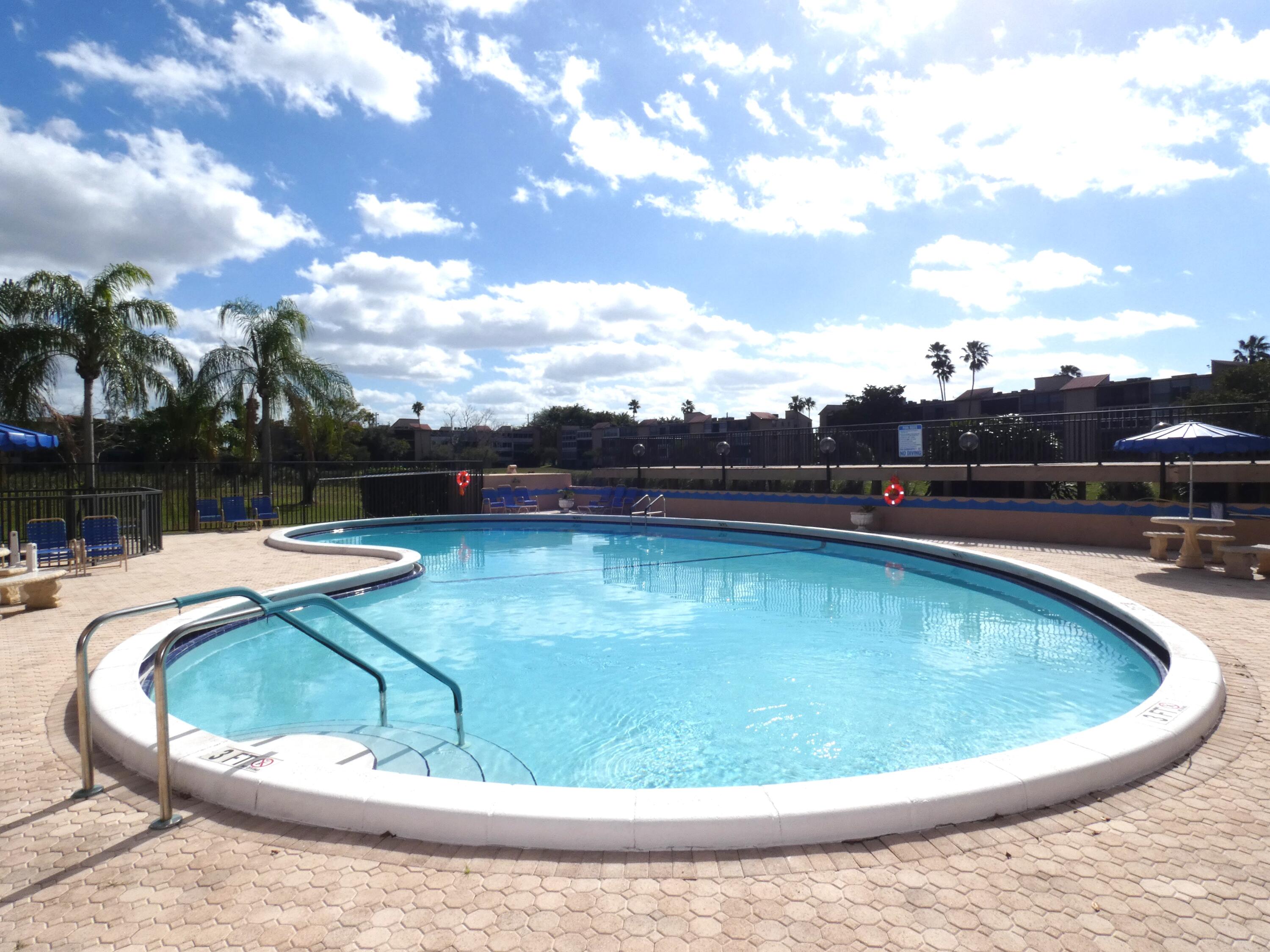 357 North Rock Island Road, Unit 407 Margate, FL 33063 - Photo 5 of 23 P1000934