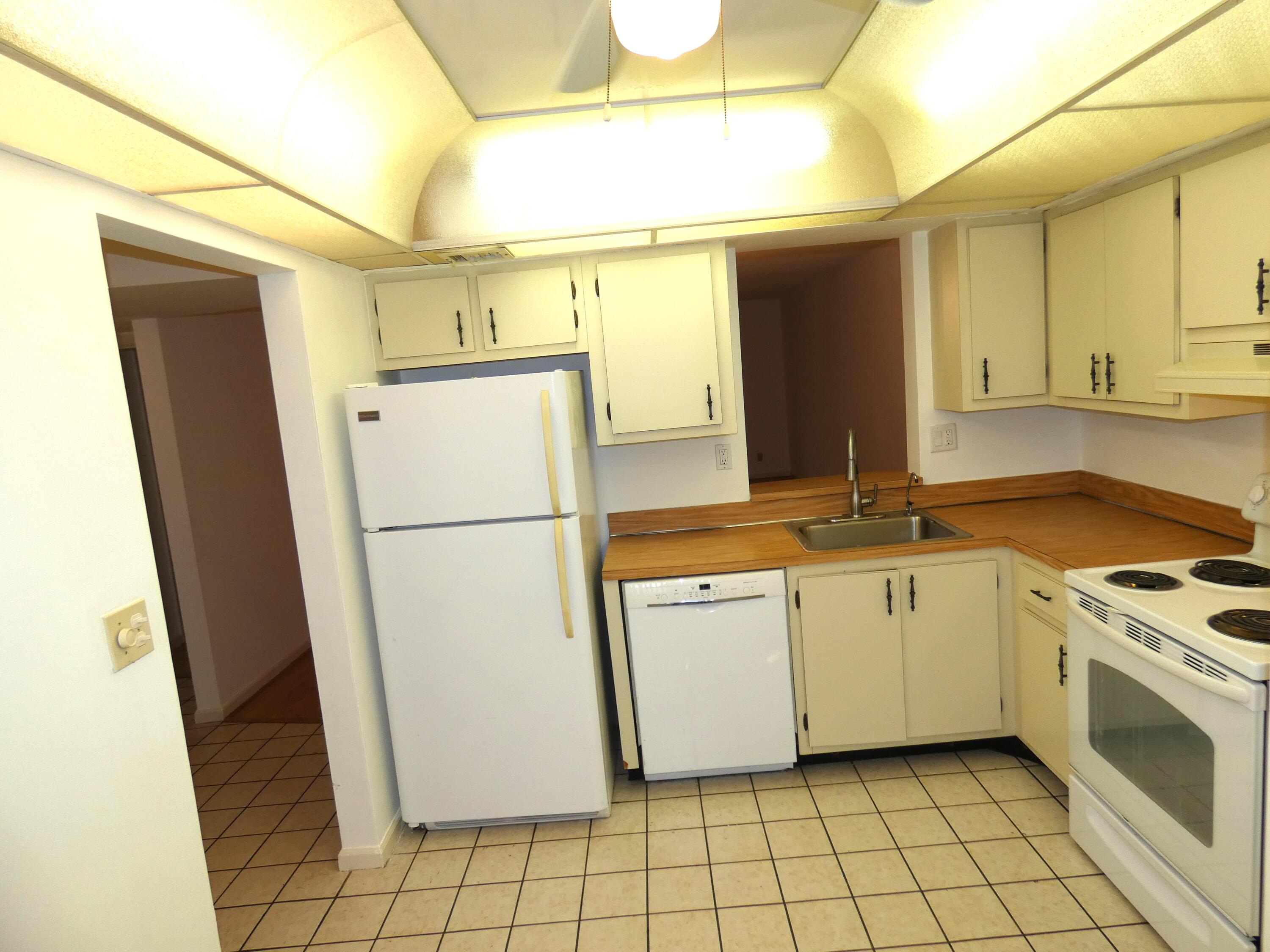 357 North Rock Island Road, Unit 407 Margate, FL 33063 - Photo 7 of 23 P1000915