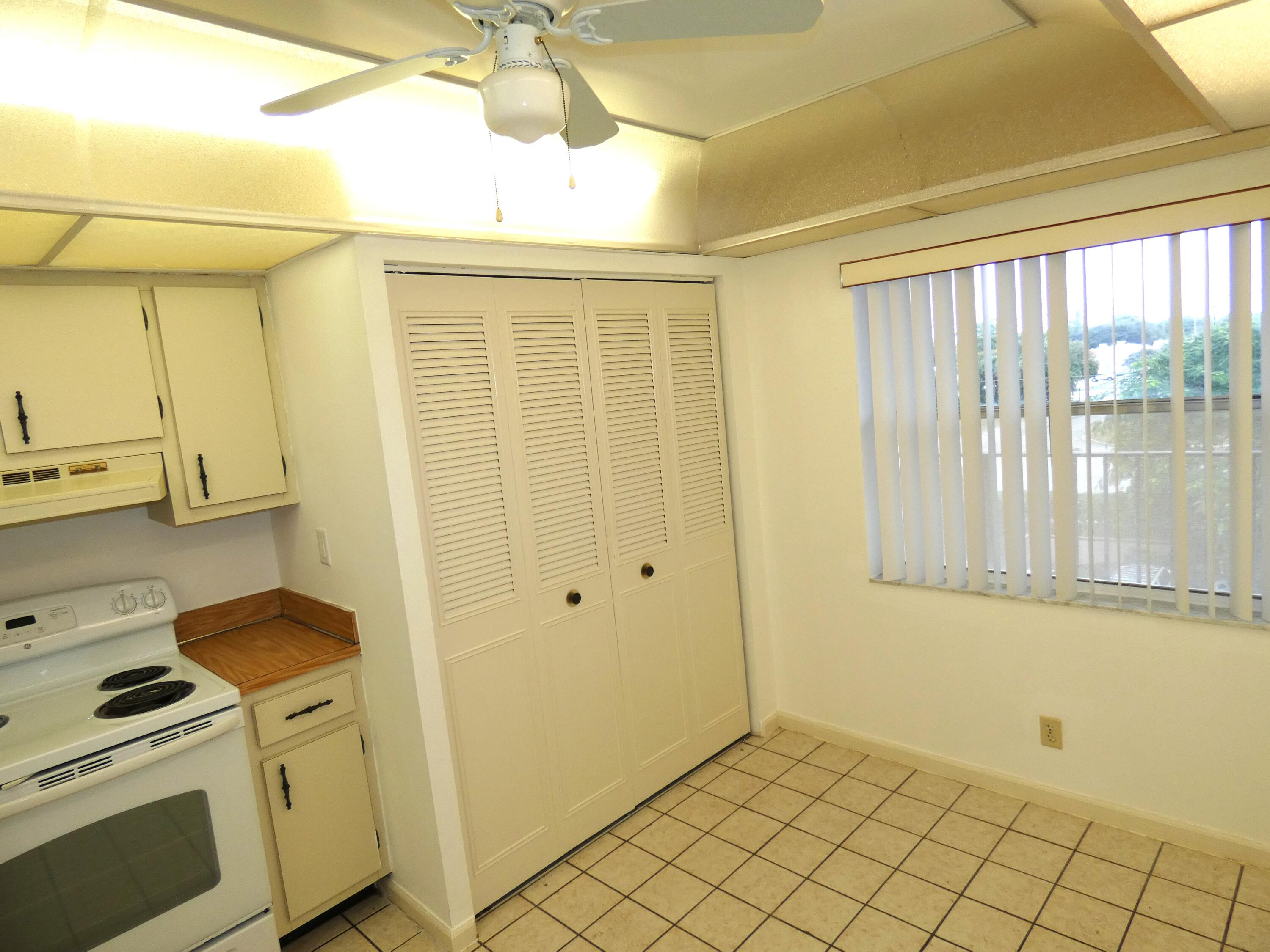 357 North Rock Island Road, Unit 407 Margate, FL 33063 - Photo 8 of 23 P1000913