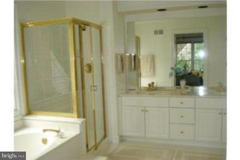 2707 Courthouse Oaks Road Vienna, VA 22181 - Photo 17 of 23 Master Bath 2