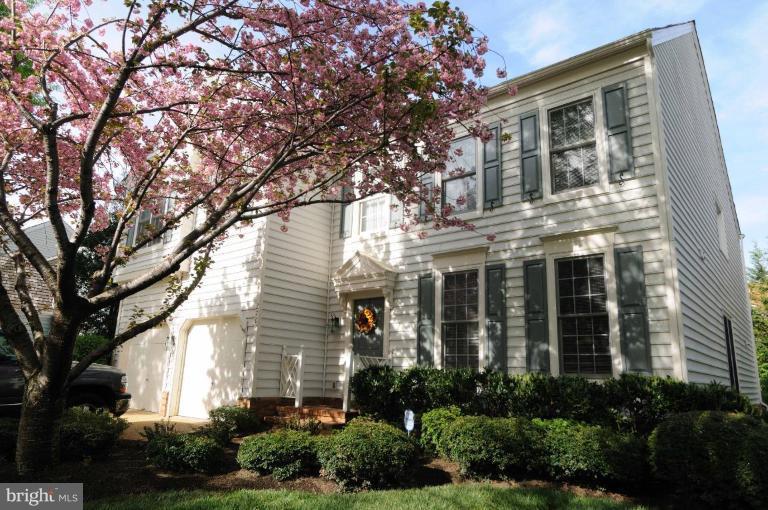 2707 Courthouse Oaks Road Vienna, VA 22181 - Photo 22 of 23 Front View