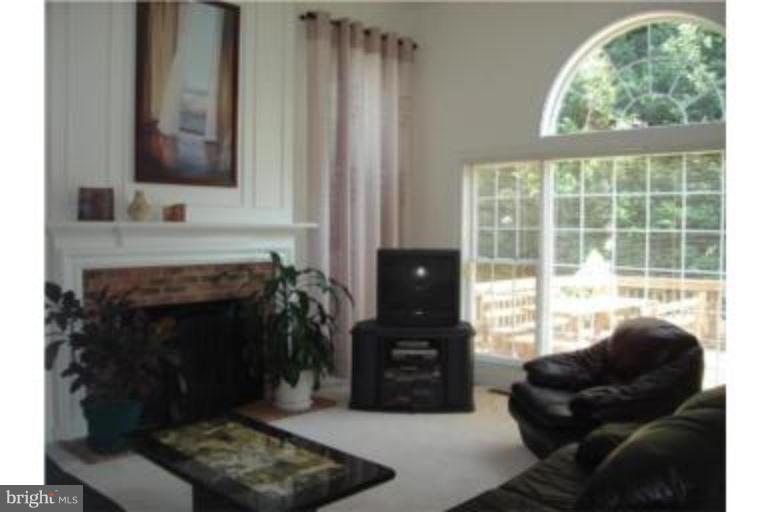 2707 Courthouse Oaks Road Vienna, VA 22181 - Photo 9 of 23 Family Room 1