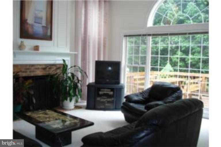 2707 Courthouse Oaks Road Vienna, VA 22181 - Photo 10 of 23 Family Room 2