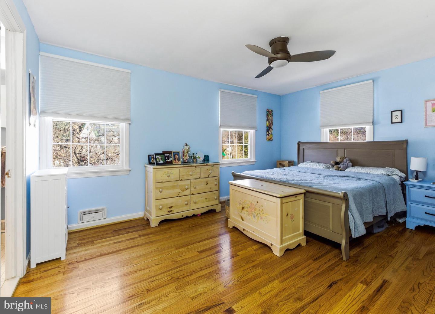 656 East Greenman Road Haddonfield, NJ 08033 - Photo 14 of 22 a bedroom with a bed and a window