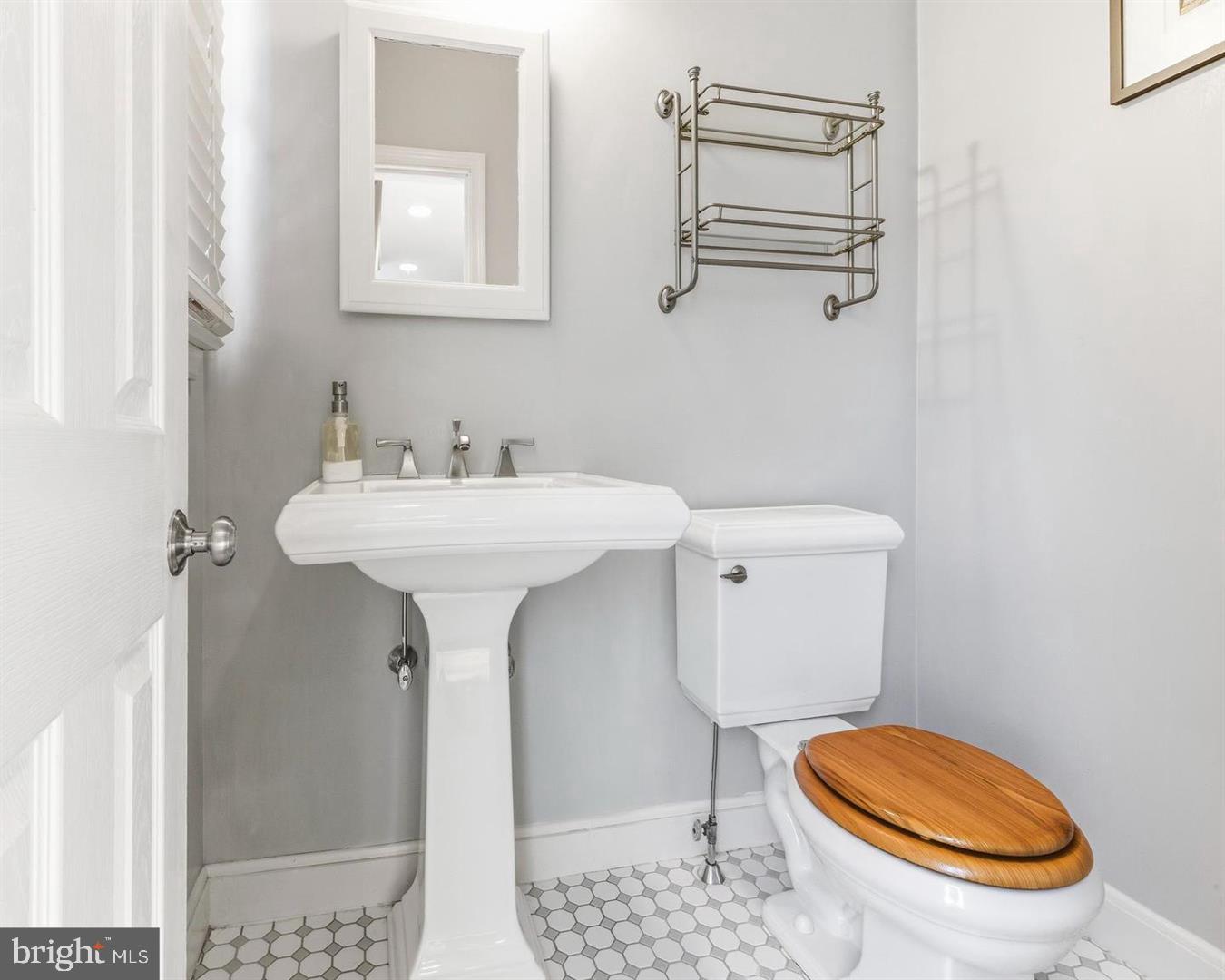 656 East Greenman Road Haddonfield, NJ 08033 - Photo 9 of 22 a bathroom with a sink a toilet and mirror