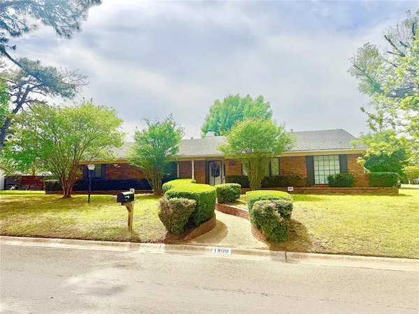 $439,900 | 1800 Southridge Drive, Denton, TX 76205