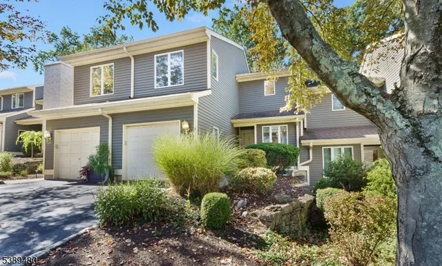 $490,000 | 19 Inverrary Place, Annandale, NJ 08801