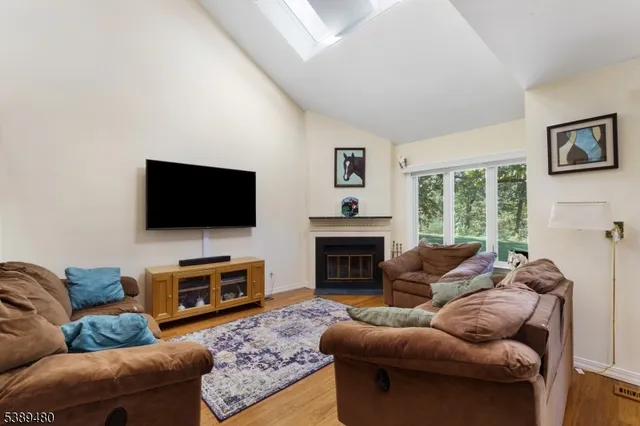 $490,000 | 19 Inverrary Place, Annandale, NJ 08801