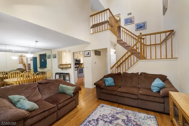 $490,000 | 19 Inverrary Place, Annandale, NJ 08801