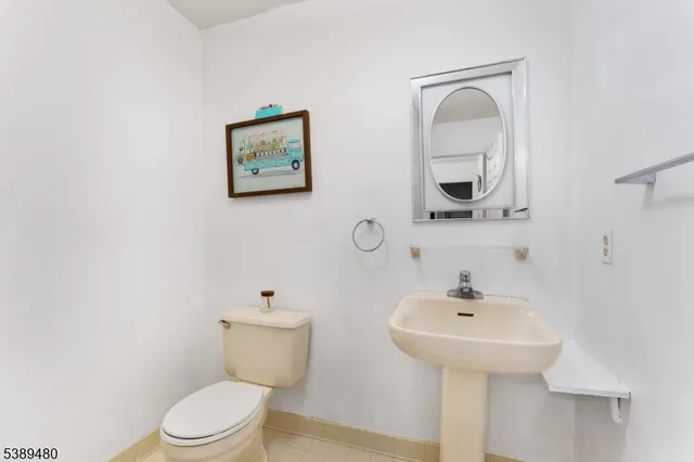 $490,000 | 19 Inverrary Place, Annandale, NJ 08801