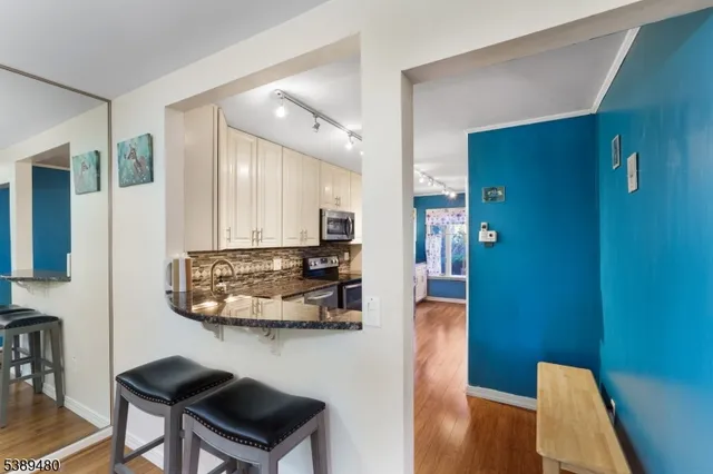 $490,000 | 19 Inverrary Place, Annandale, NJ 08801