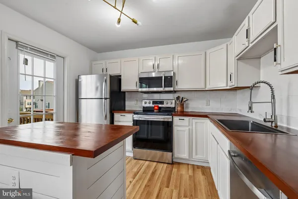 $379,500 | 524 Clint Lane, Fredericksburg, VA 22405