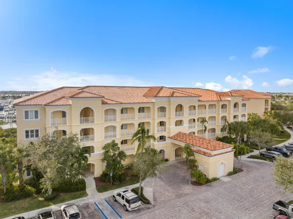 $2,400 | 33 Harbour Isle Drive West, Unit 201, Fort Pierce, FL 34949