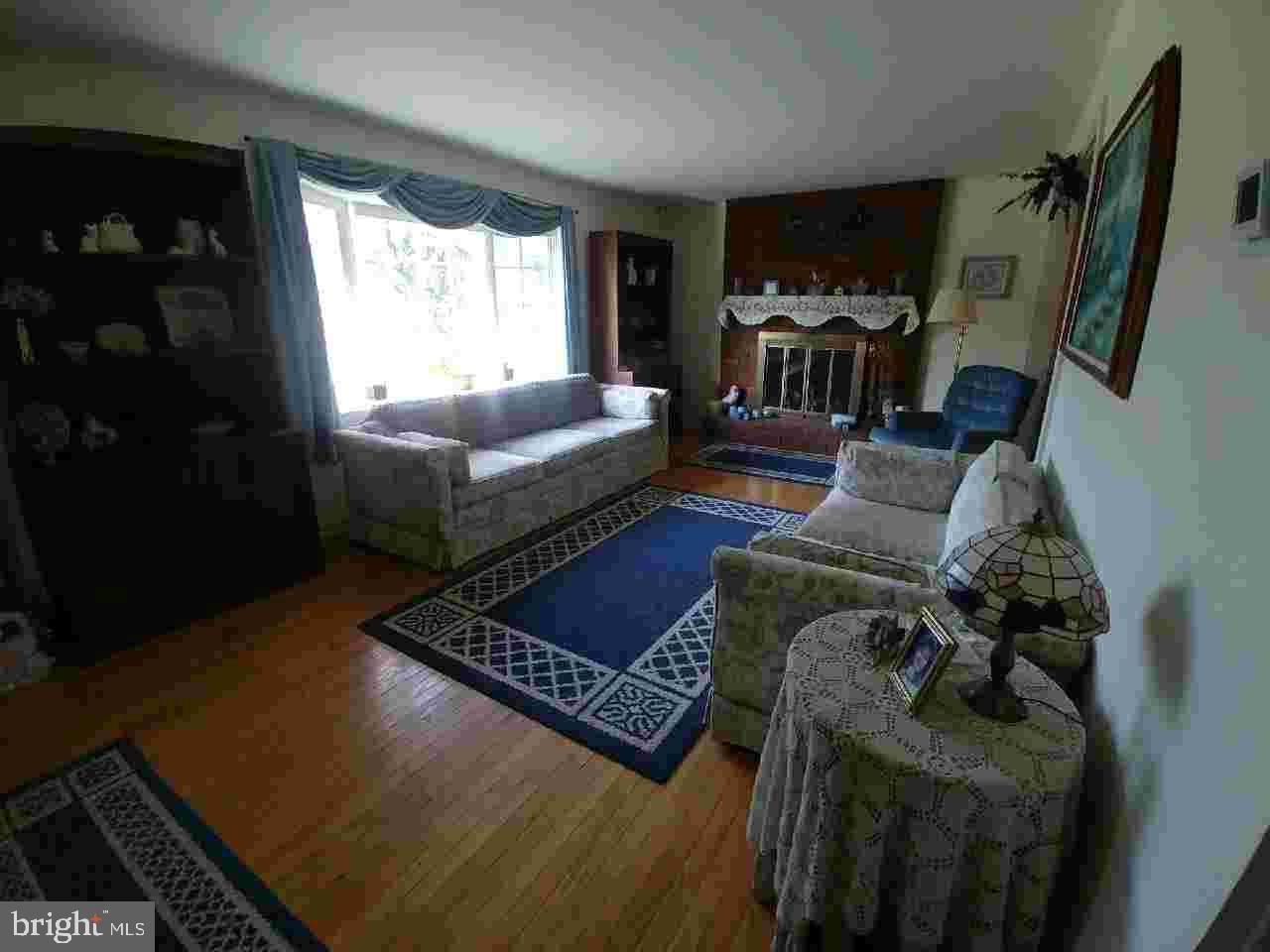 118 Kevin Road Delran, NJ 08075 - Photo 3 of 10 Living Room