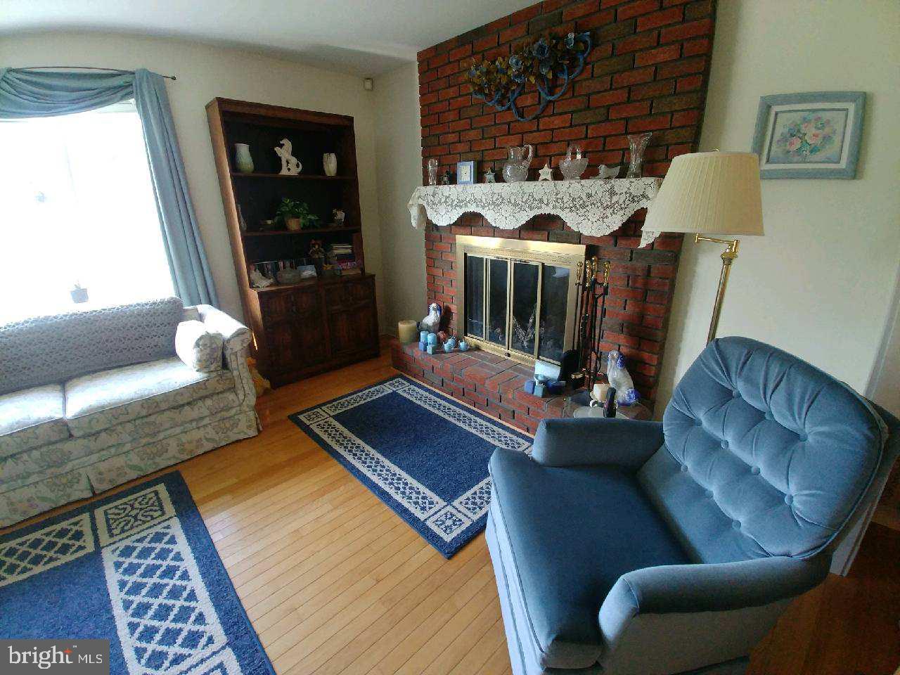 118 Kevin Road Delran, NJ 08075 - Photo 4 of 10 Gas Fireplace