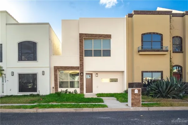 $2,300 | 6821 North 5th Street, McAllen, TX 78504