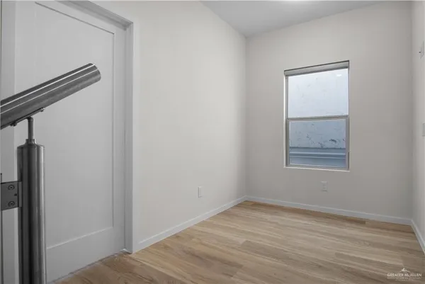 $2,300 | 6821 North 5th Street, McAllen, TX 78504