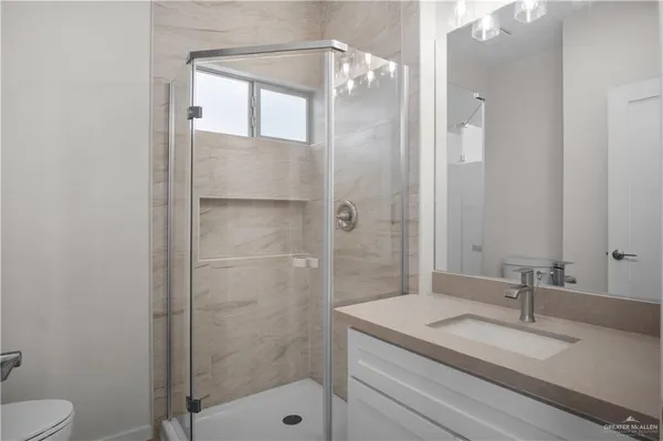 $2,300 | 6821 North 5th Street, McAllen, TX 78504