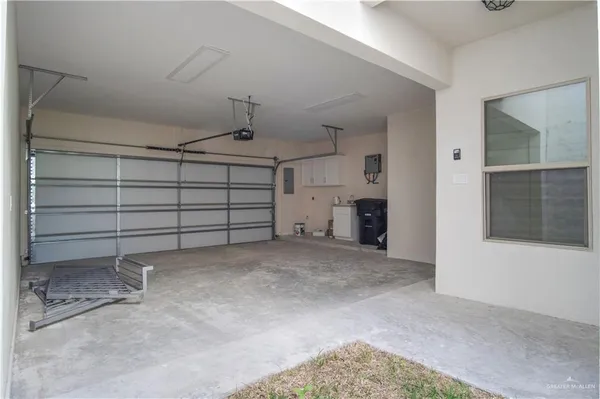 $2,300 | 6821 North 5th Street, McAllen, TX 78504