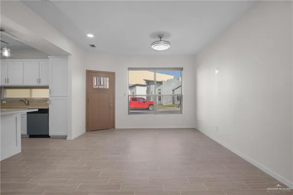 $2,300 | 6821 North 5th Street, McAllen, TX 78504