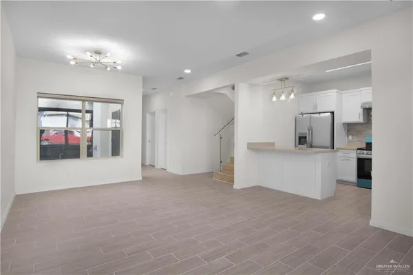 $2,300 | 6821 North 5th Street, McAllen, TX 78504