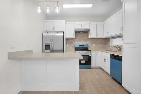 $2,300 | 6821 North 5th Street, McAllen, TX 78504