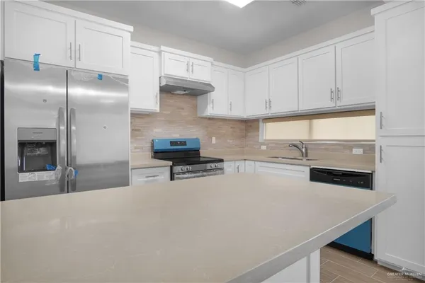 $2,300 | 6821 North 5th Street, McAllen, TX 78504